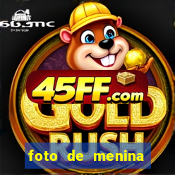 foto de menina bonita fake cacheada